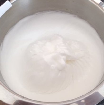 Foto van zelfgemaakt meringue schuim