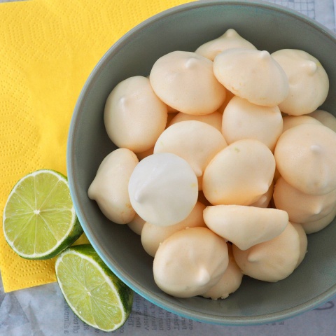 Citroen limoen meringue schuimpjes Citroen limoen meringue schuimpjes