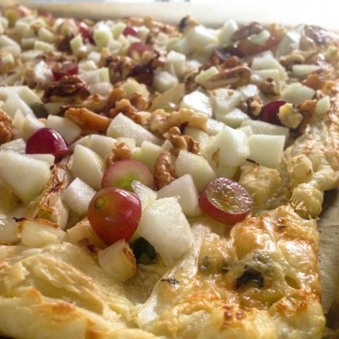 Herfst plaattaart met witlof, knolselderij en gorgonzola (pizza) Herfst plaattaart met witlof, knolselderij en gorgonzola (pizza)