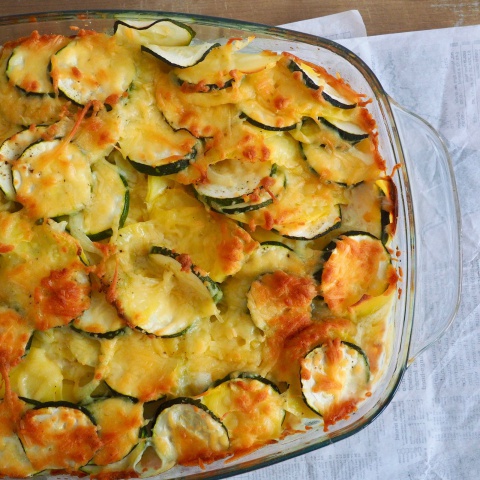 Glutenvrije aardappelgratin met courgette en ui