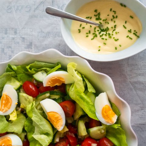 Glutenvrije dressing voor hollandse salade Foto van hollandaise salade met dressing