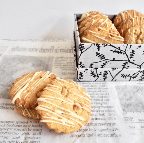 Glutenvrije hazelnootkoekjes met witte chocola en kaneel