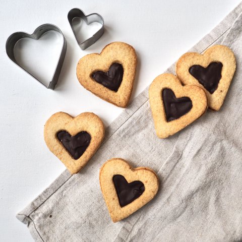 Glutenvrije hartjes koekjes gevuld met ganache