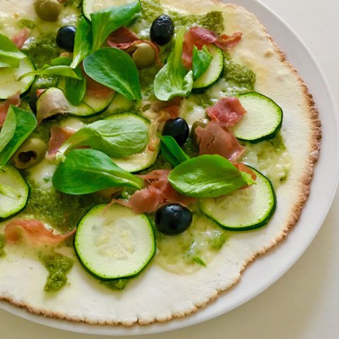 Foto pizza courgette en veldslapesto