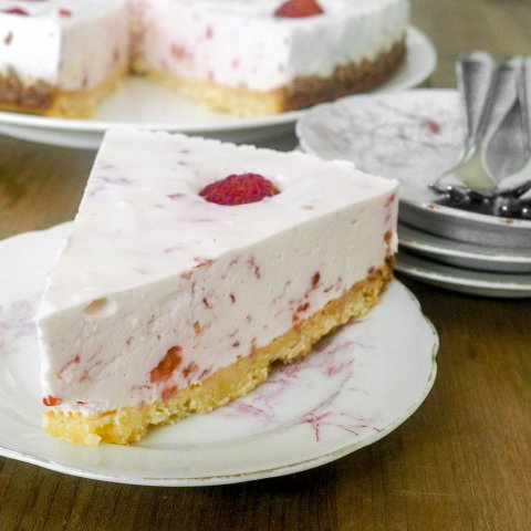 Glutenvrije kwarktaart met framboos Foto van een glutenvrije kwarktaart met framboos